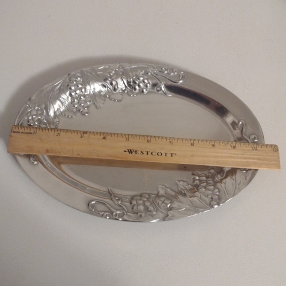 Vtg Wilton Armetale Silver Pewter Grape Motif Oval Platter Tray USA 11.7" - Picture 6 of 7